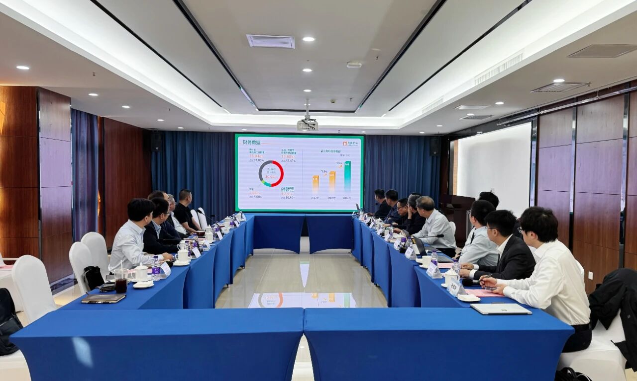 海南礦業(yè)舉辦轉(zhuǎn)型發(fā)展專(zhuān)題研討會(huì) 與院士專(zhuān)家面對(duì)面交流